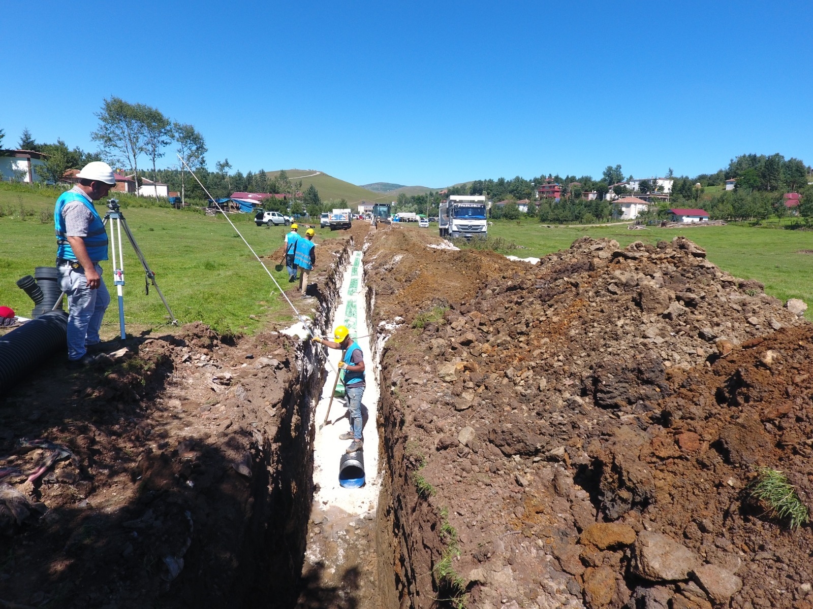 BÜYÜKŞEHİR BELEDİYESİ, İLÇELERDE ALT YAPI ÇALIŞMALARINDA HIZ KESMİYOR